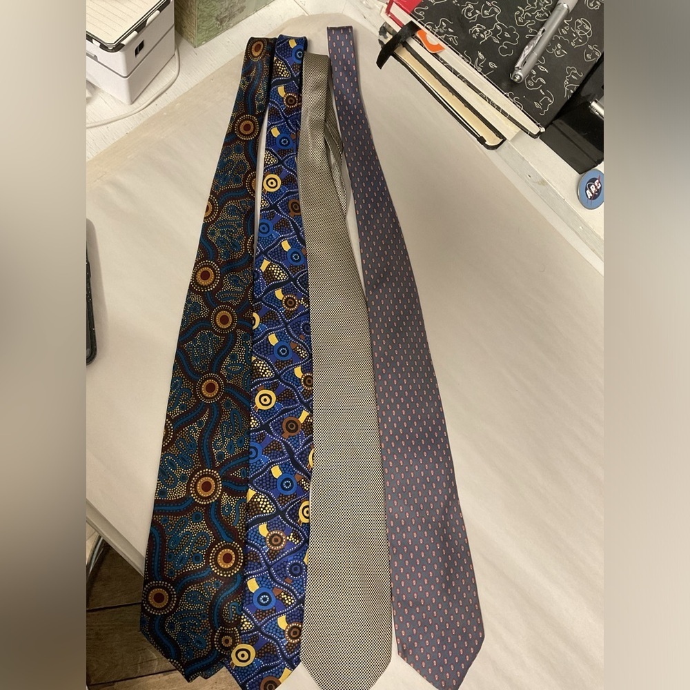 Lot of 4 Fun Ties - Picture 2 of 9